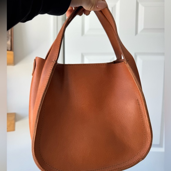 Madewell Handbags - Madewell leather crossbody bag